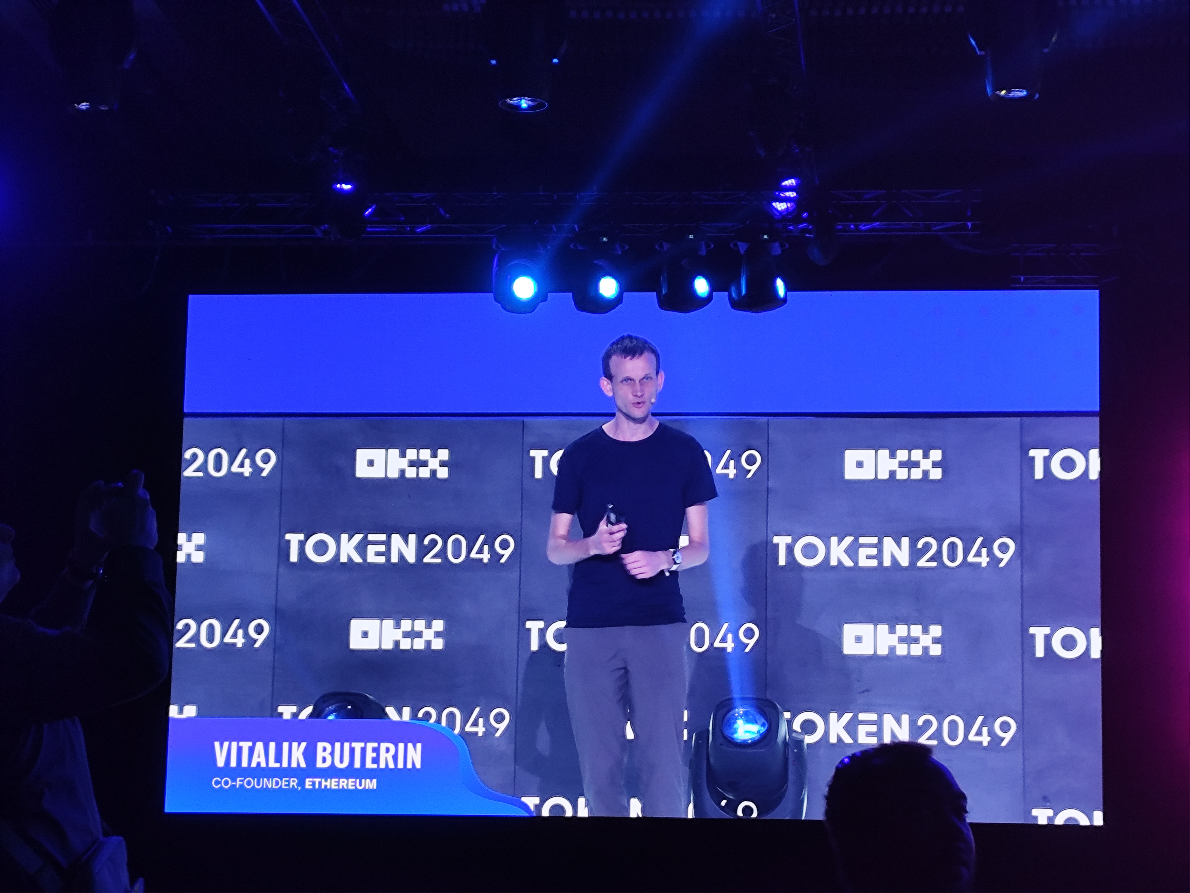 Vitalik TOKEN2049演讲全文：以太坊需要满足主流采用需求，未来十年如何发展？